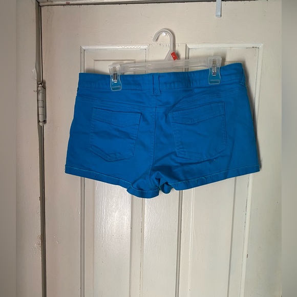 Turquoise denim shorts - Picture 3 of 4